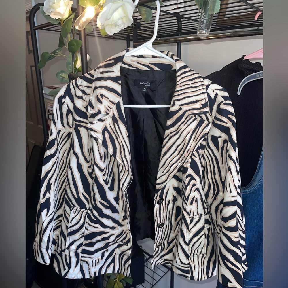 Jumper, blazer, ruffle turtle neck - Picture 4 of 10
